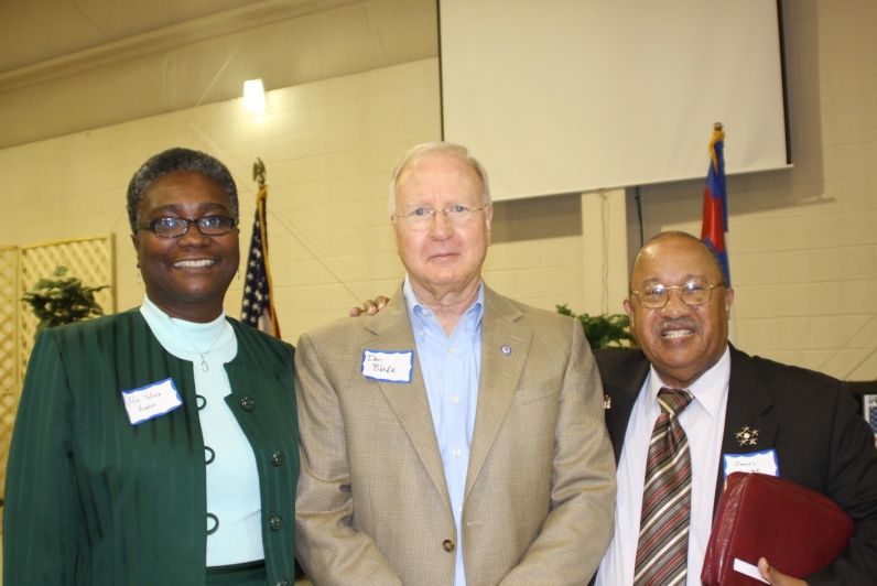 Pat_and_Dr_Johnny_Hunter_with_VCA_Chairman_Don_Blake_10